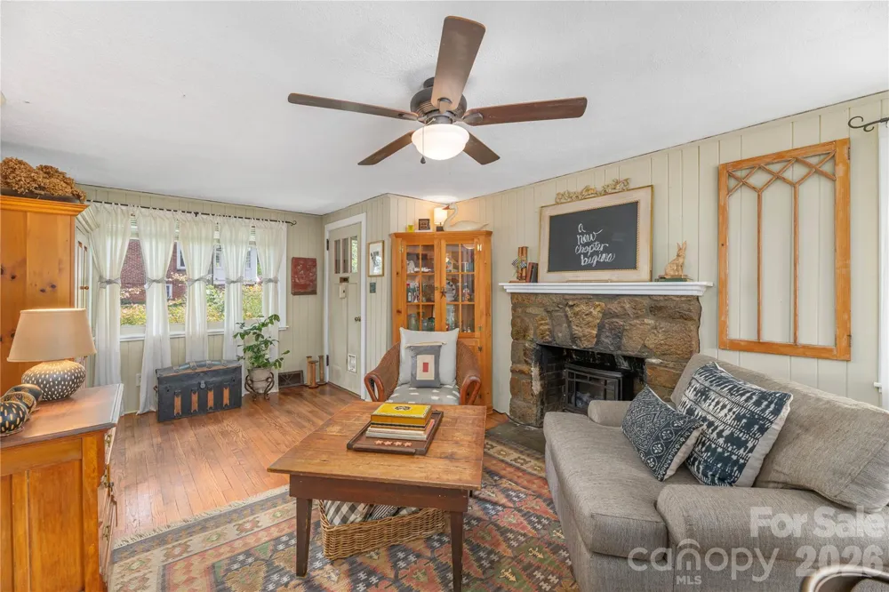 21 Lincoln Avenue Asheville, NC 28803