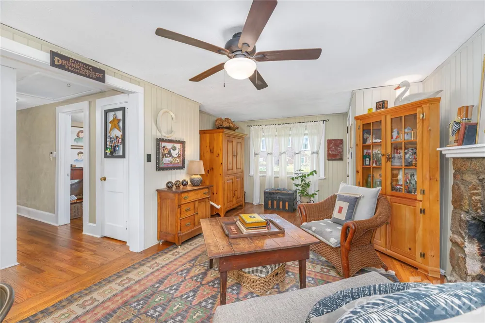 21 Lincoln Avenue Asheville, NC 28803