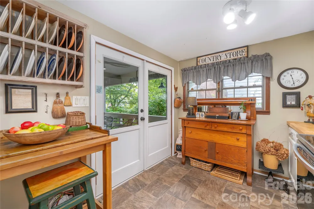 21 Lincoln Avenue Asheville, NC 28803