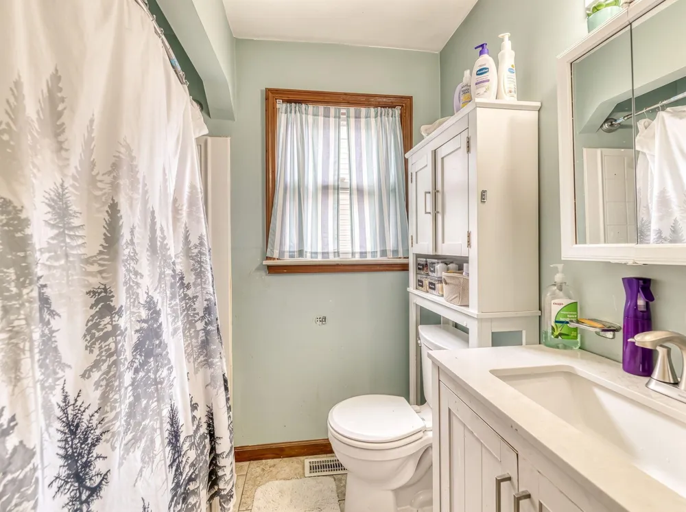 214 Cleveland Street Trenton, MI 48183