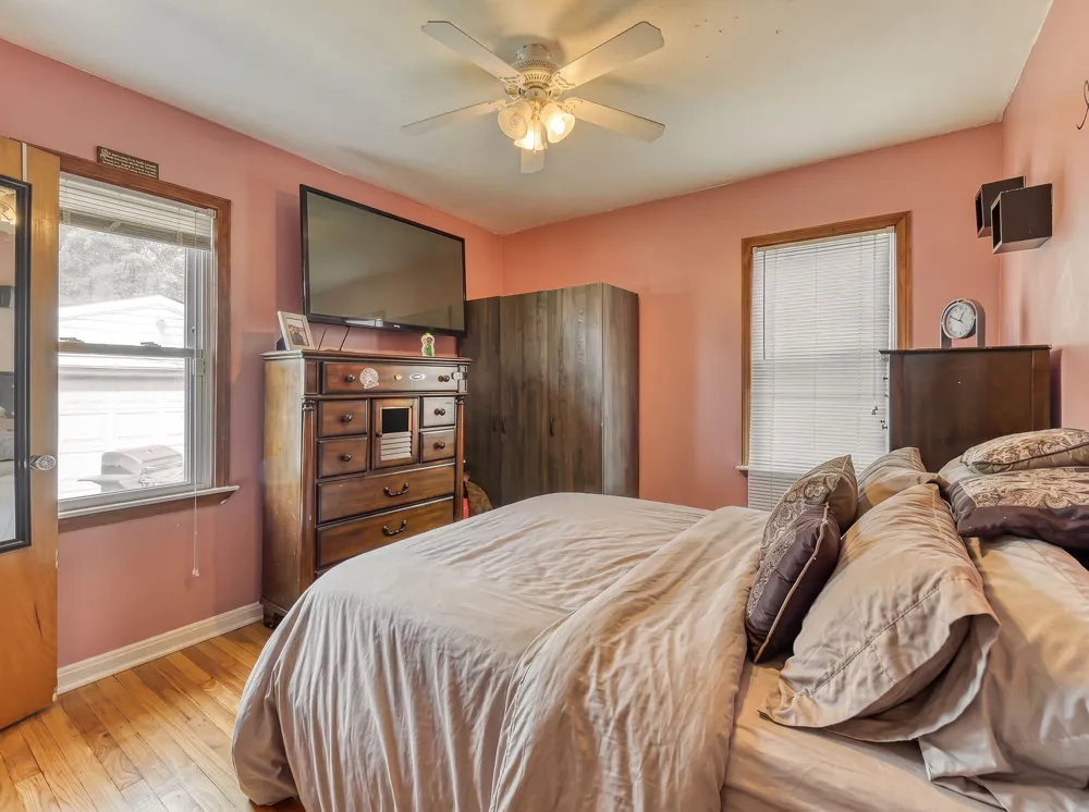 214 Cleveland Street Trenton, MI 48183