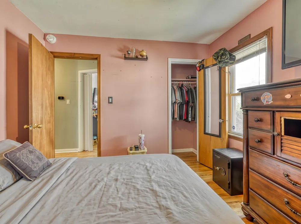 214 Cleveland Street Trenton, MI 48183