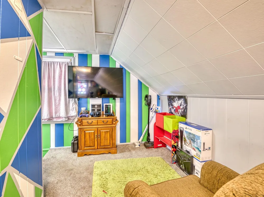 214 Cleveland Street Trenton, MI 48183