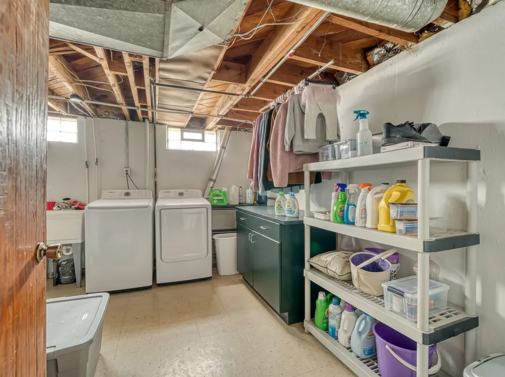 214 Cleveland Street Trenton, MI 48183
