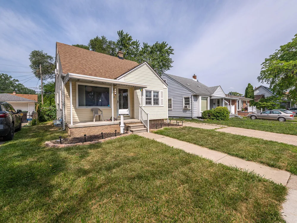 214 Cleveland Street Trenton, MI 48183