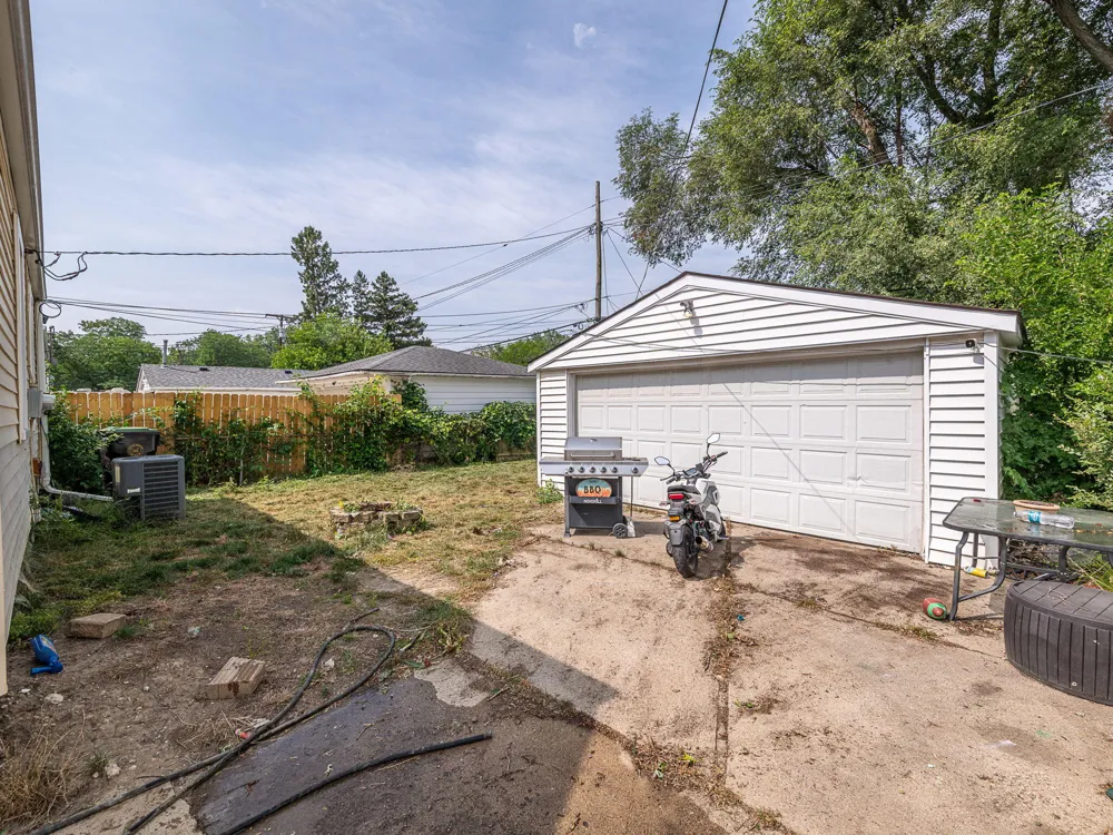214 Cleveland Street Trenton, MI 48183