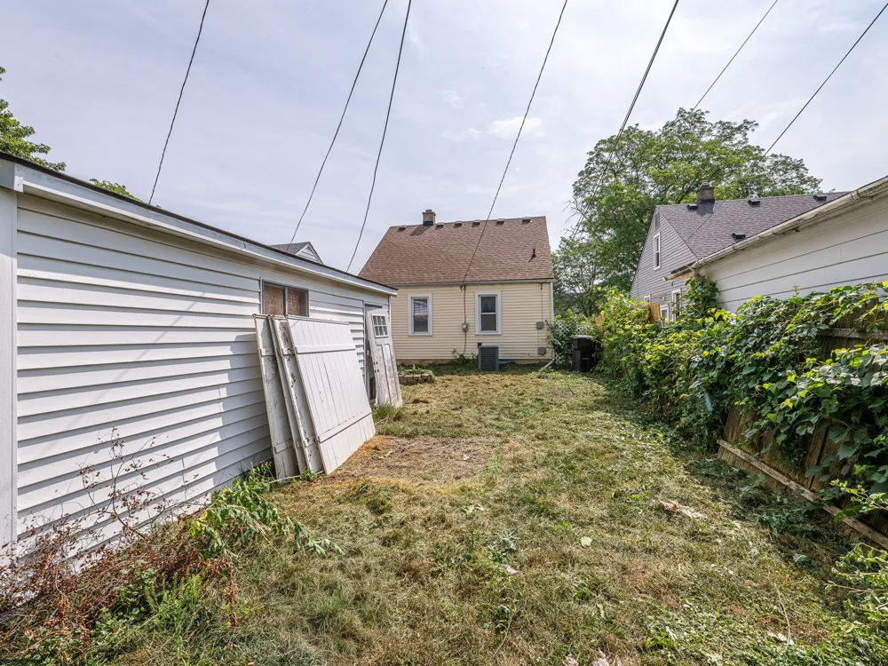 214 Cleveland Street Trenton, MI 48183