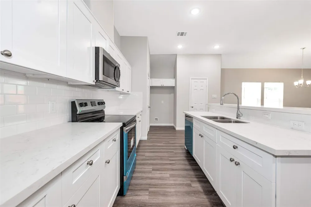 1206 Denison Avenue Cleveland, TX 77327