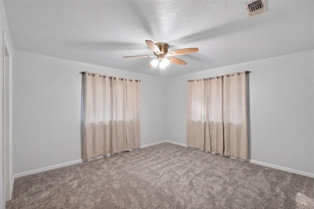 380 S Wilson Avenue Giddings, TX 78942
