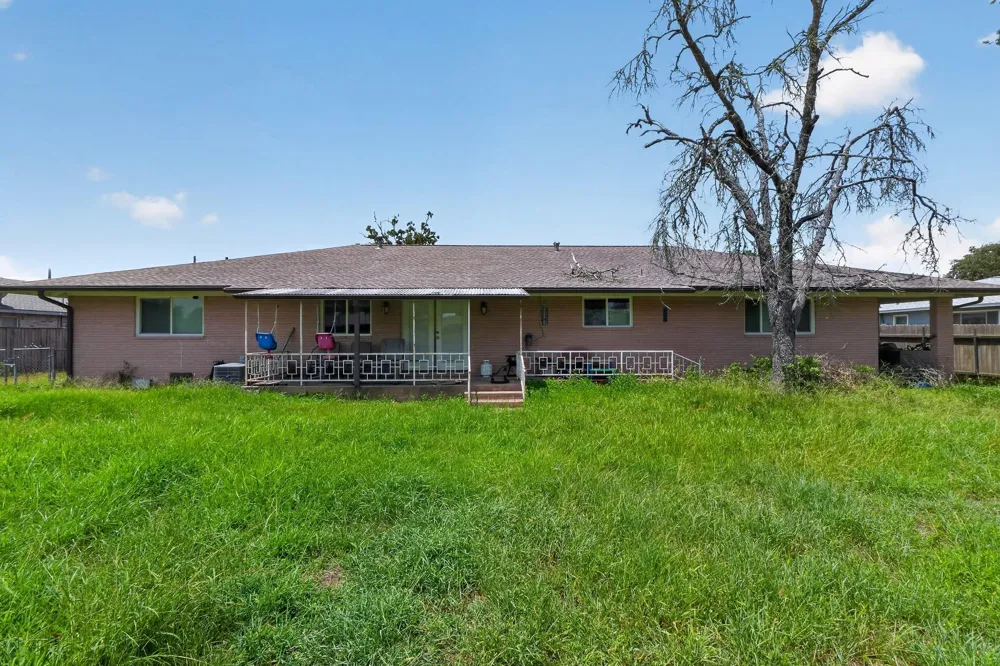 380 S Wilson Avenue Giddings, TX 78942