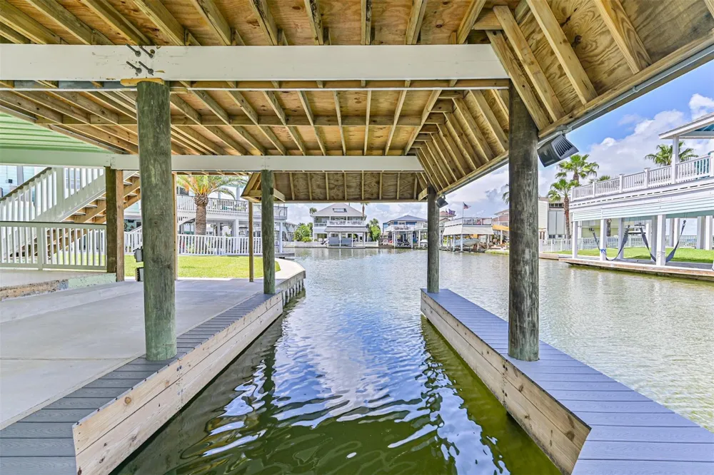 4222 Spanish Main Jamaica Beach, TX 77554