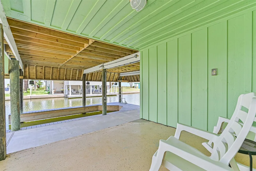 4222 Spanish Main Jamaica Beach, TX 77554