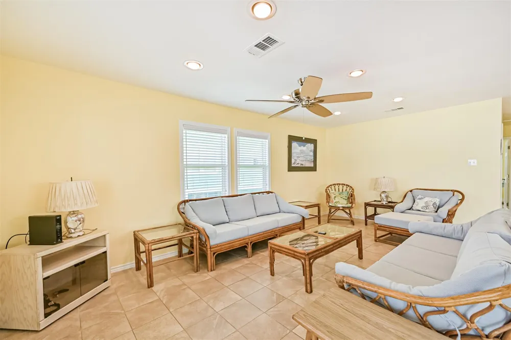 4222 Spanish Main Jamaica Beach, TX 77554