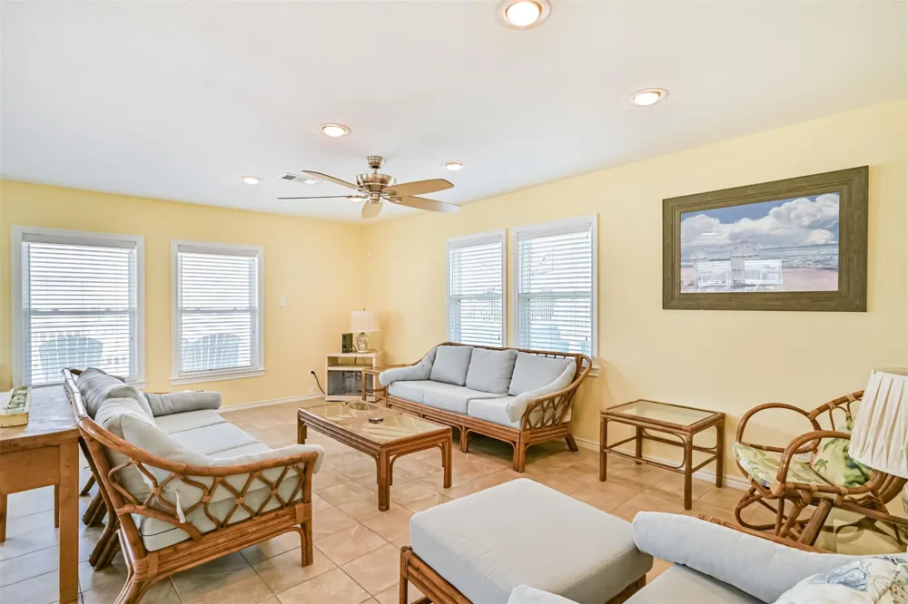 4222 Spanish Main Jamaica Beach, TX 77554