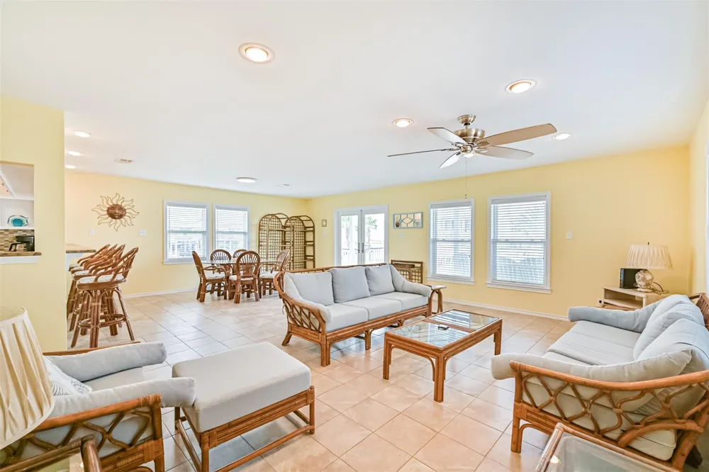 4222 Spanish Main Jamaica Beach, TX 77554