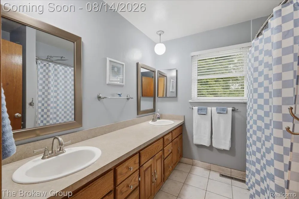 1250 Kingston Avenue Mundy Township, MI 48507