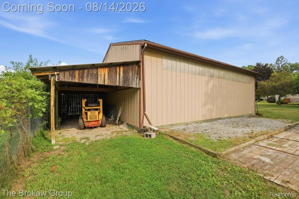 1250 Kingston Avenue Mundy Township, MI 48507