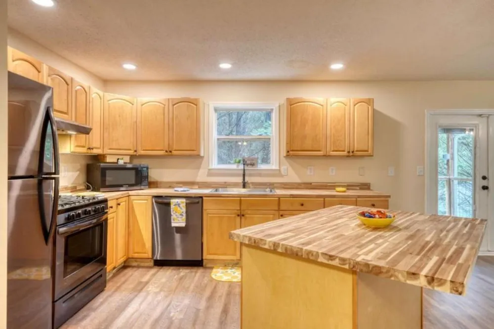 553 Grayce Lane Hiawassee, GA 30546