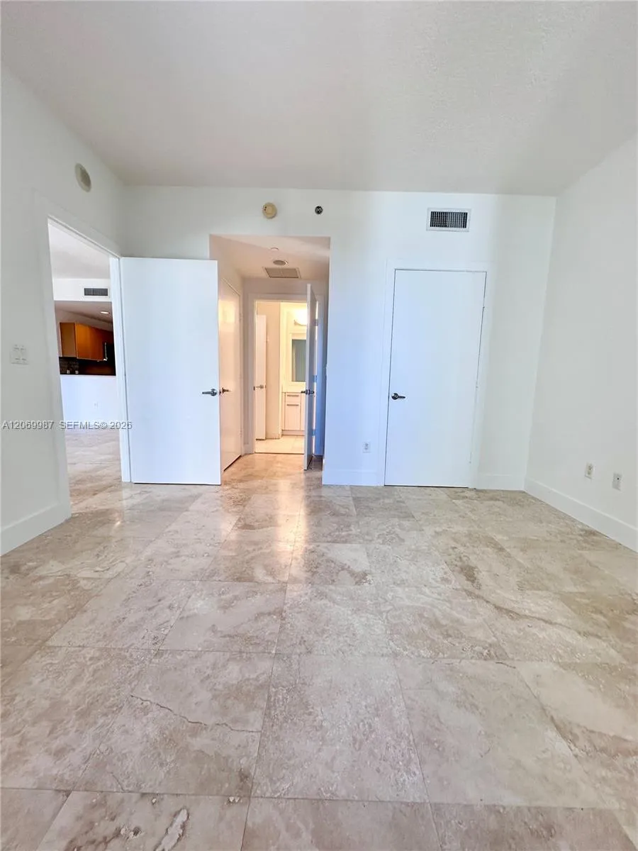 1060 Brickell Ave #1815 Miami, FL 33131