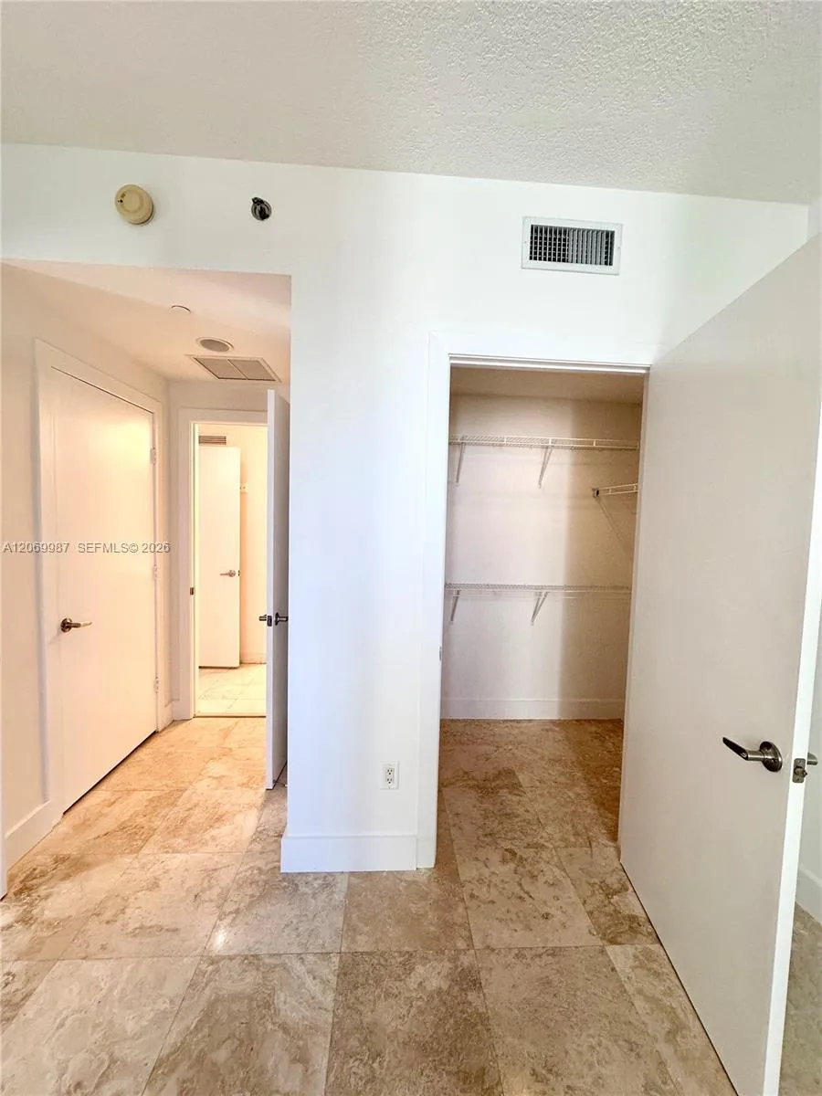 1060 Brickell Ave #1815 Miami, FL 33131