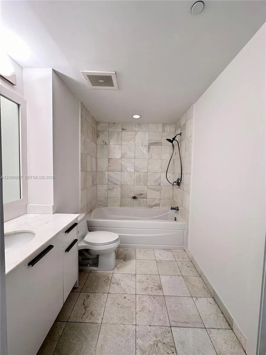 1060 Brickell Ave #1815 Miami, FL 33131
