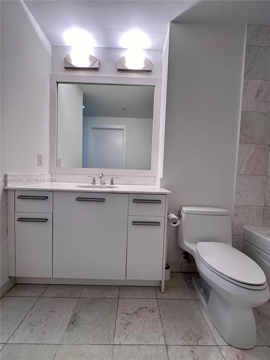 1060 Brickell Ave #1815 Miami, FL 33131