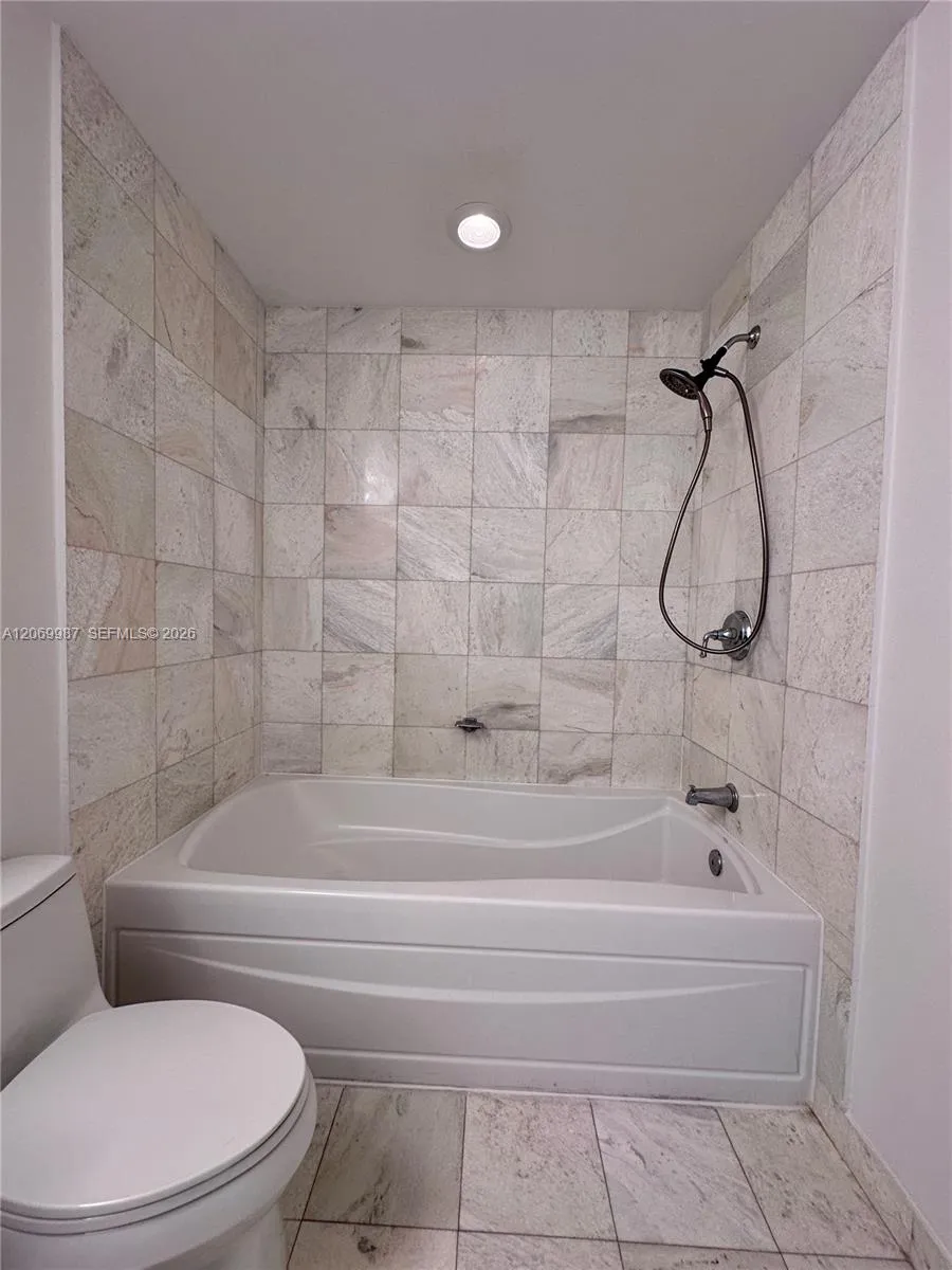 1060 Brickell Ave #1815 Miami, FL 33131