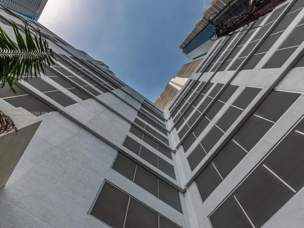 1060 Brickell Ave #1815 Miami, FL 33131