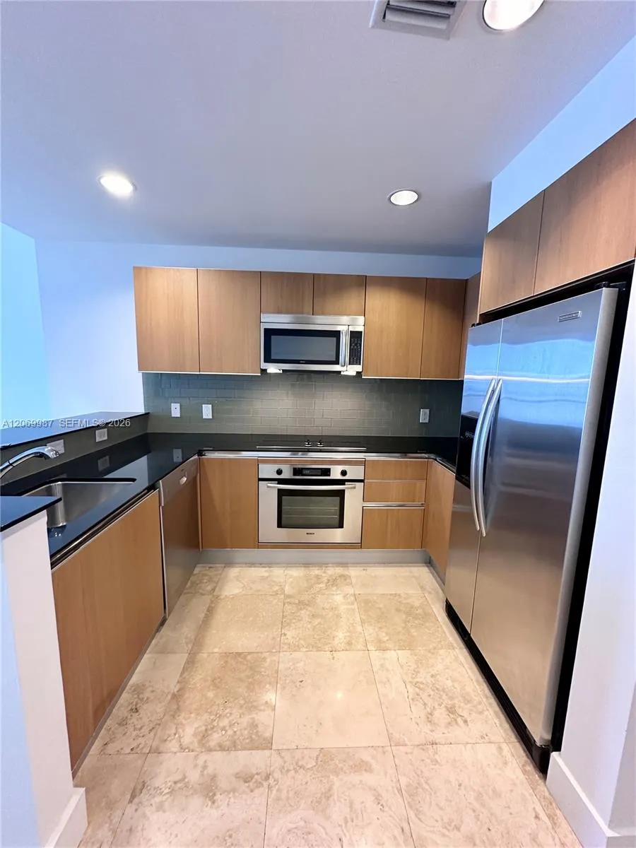 1060 Brickell Ave #1815 Miami, FL 33131