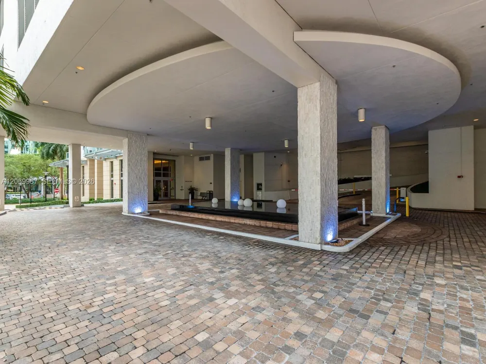 1060 Brickell Ave #1815 Miami, FL 33131
