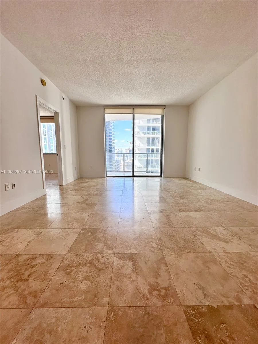 1060 Brickell Ave #1815 Miami, FL 33131
