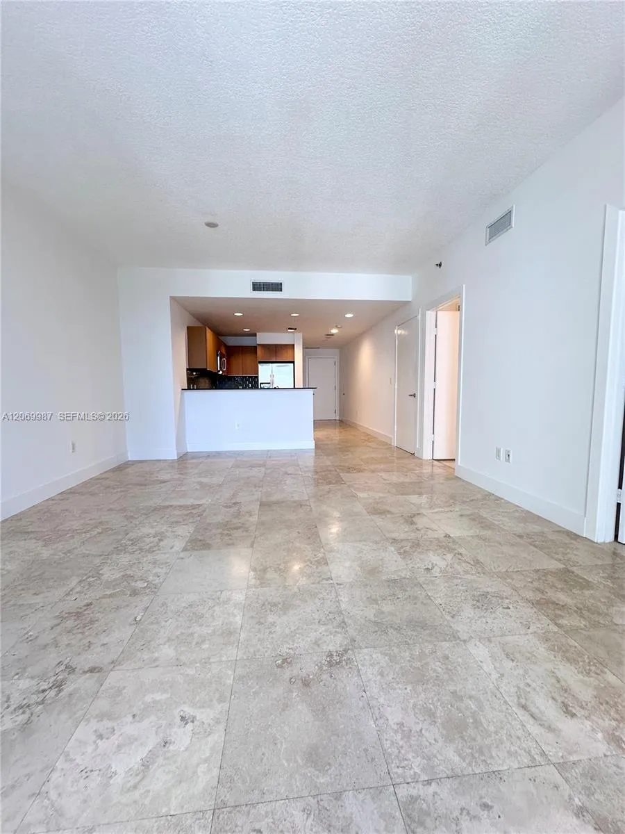 1060 Brickell Ave #1815 Miami, FL 33131