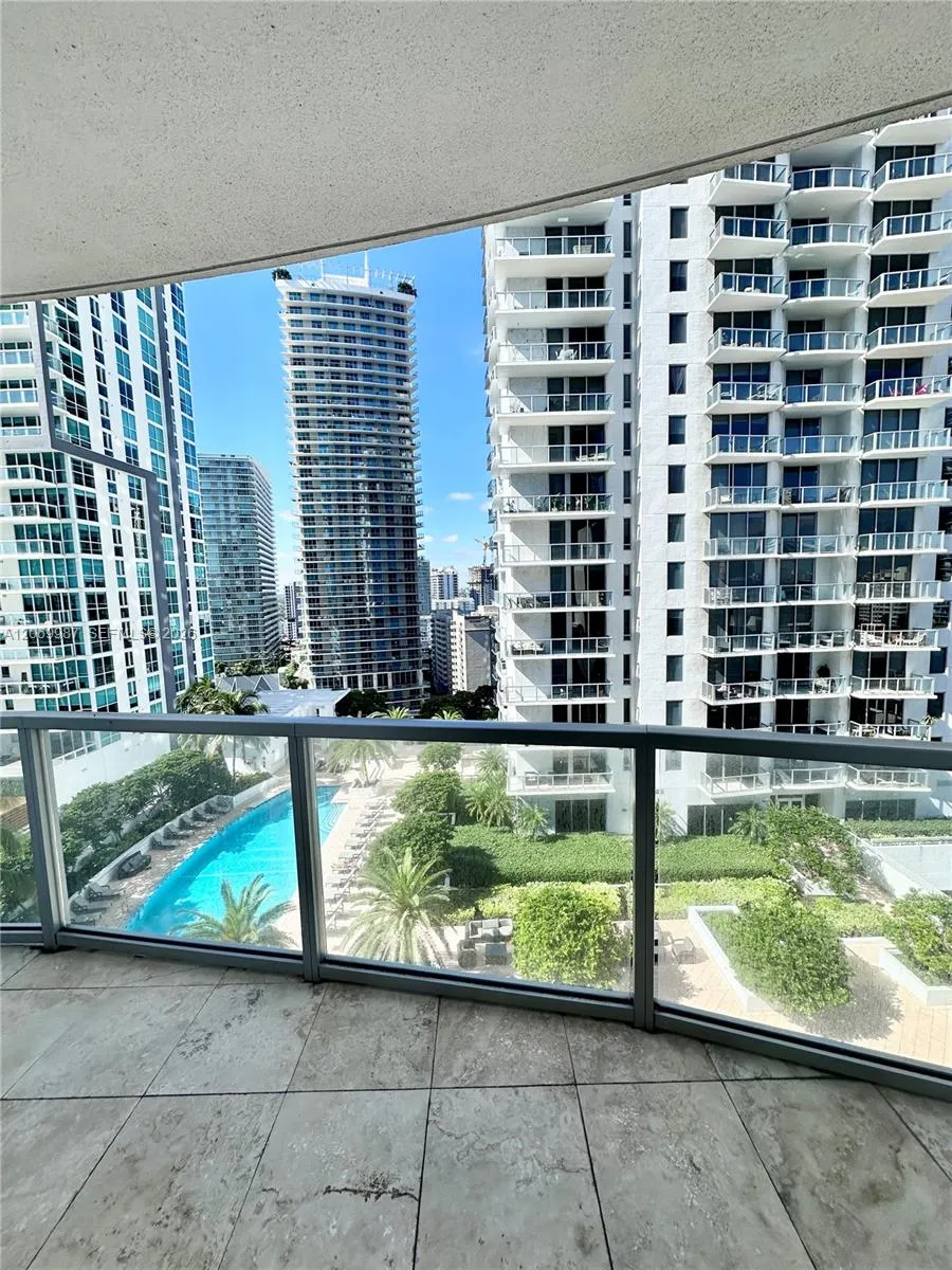 1060 Brickell Ave #1815 Miami, FL 33131