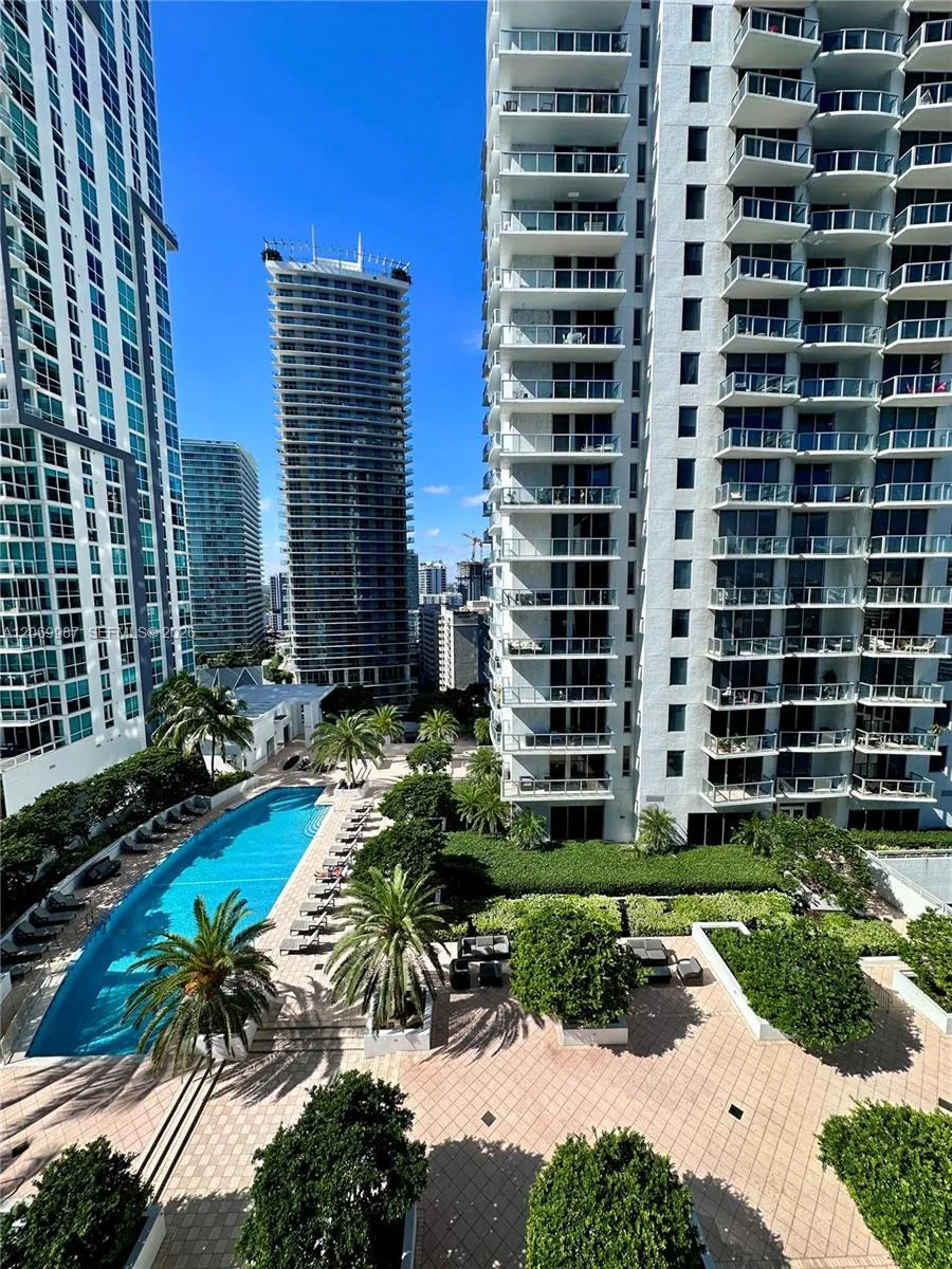 1060 Brickell Ave #1815 Miami, FL 33131