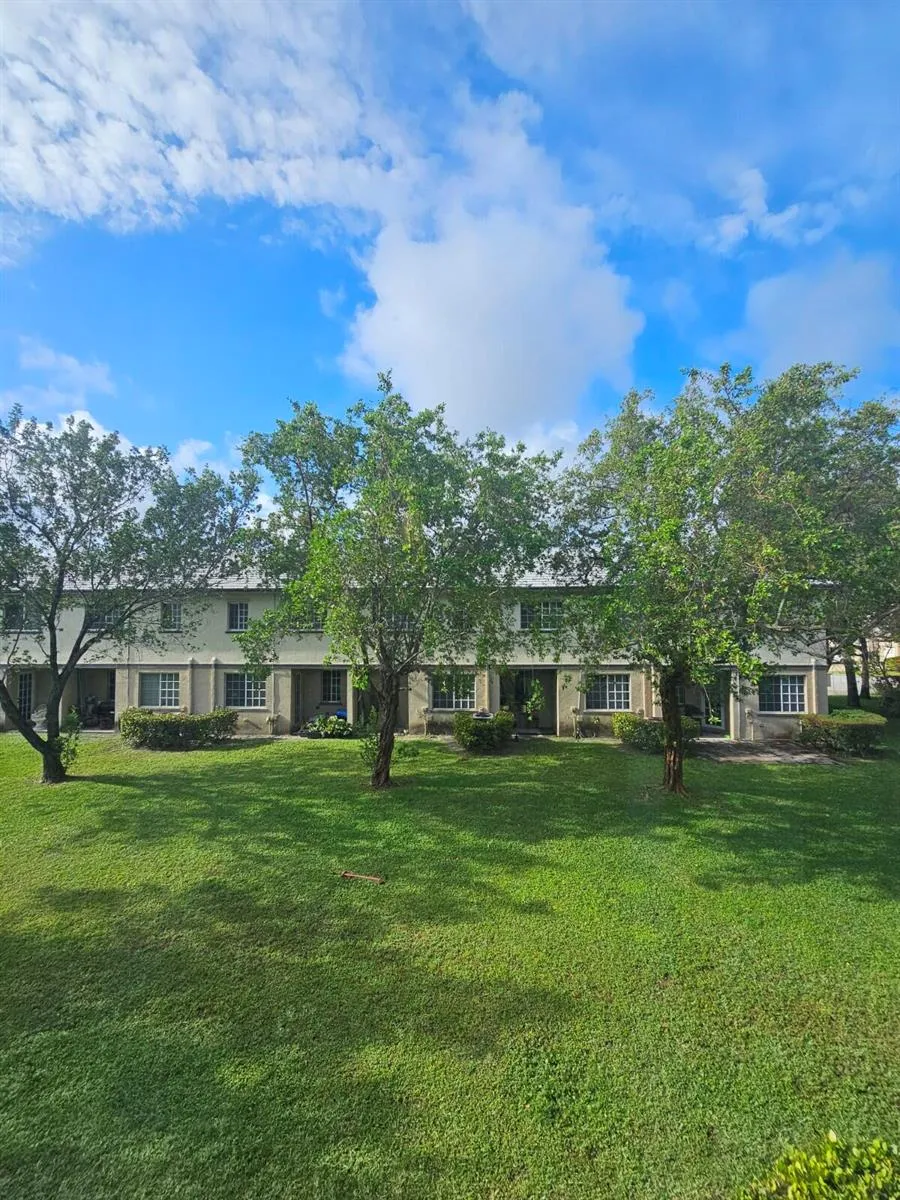1967 FREEPORT DRIVE Riviera Beach, FL 33404
