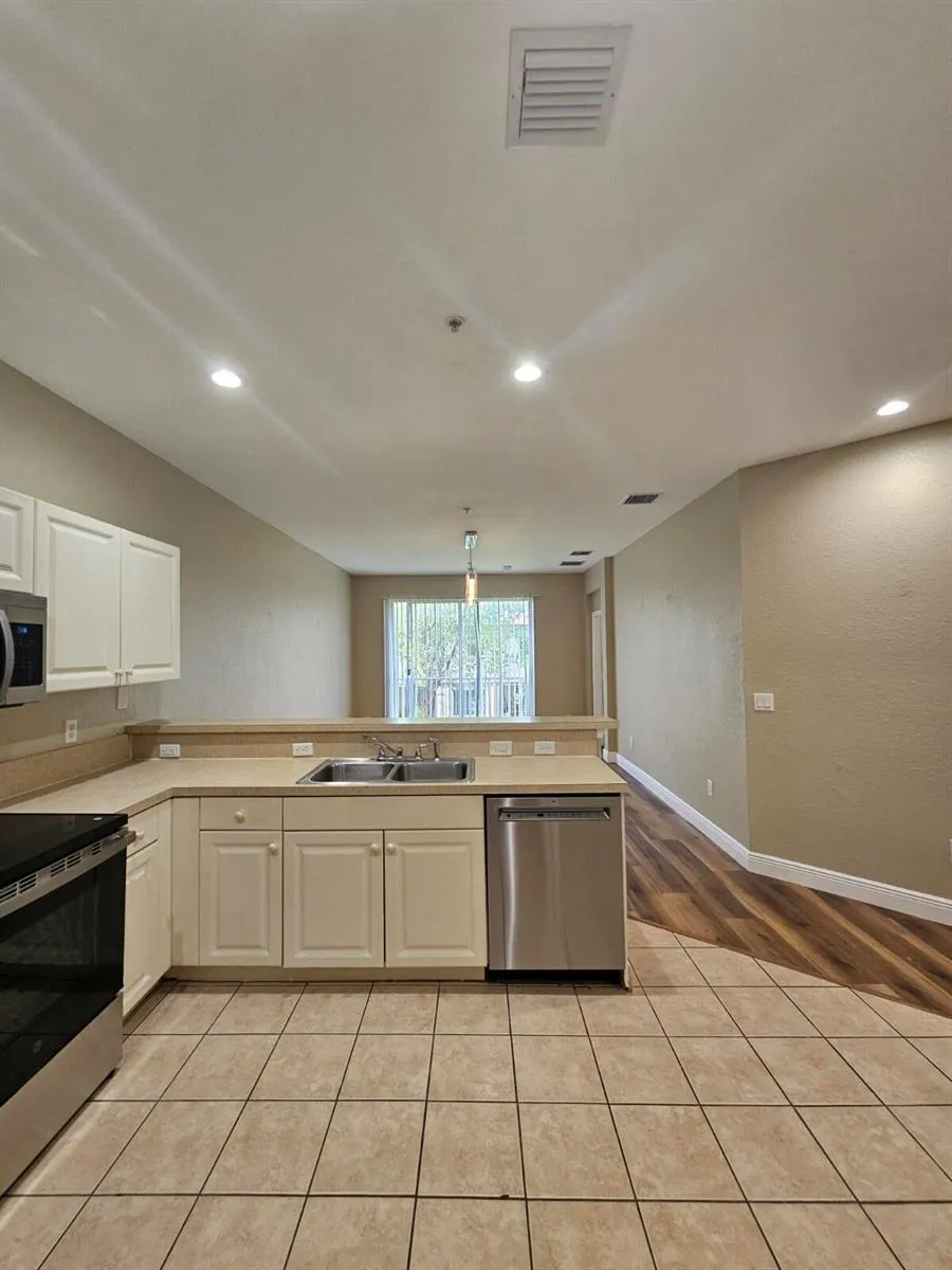 1967 FREEPORT DRIVE Riviera Beach, FL 33404