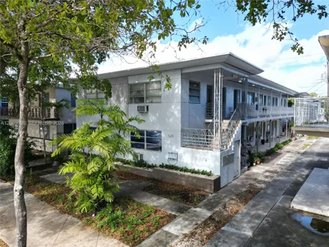 1225 Normandy Dr #8