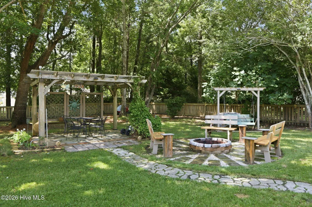 105 Travis Drive Beaufort, NC 28516