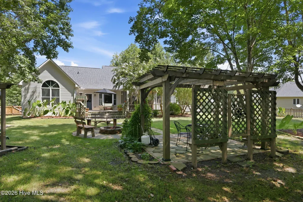 105 Travis Drive Beaufort, NC 28516