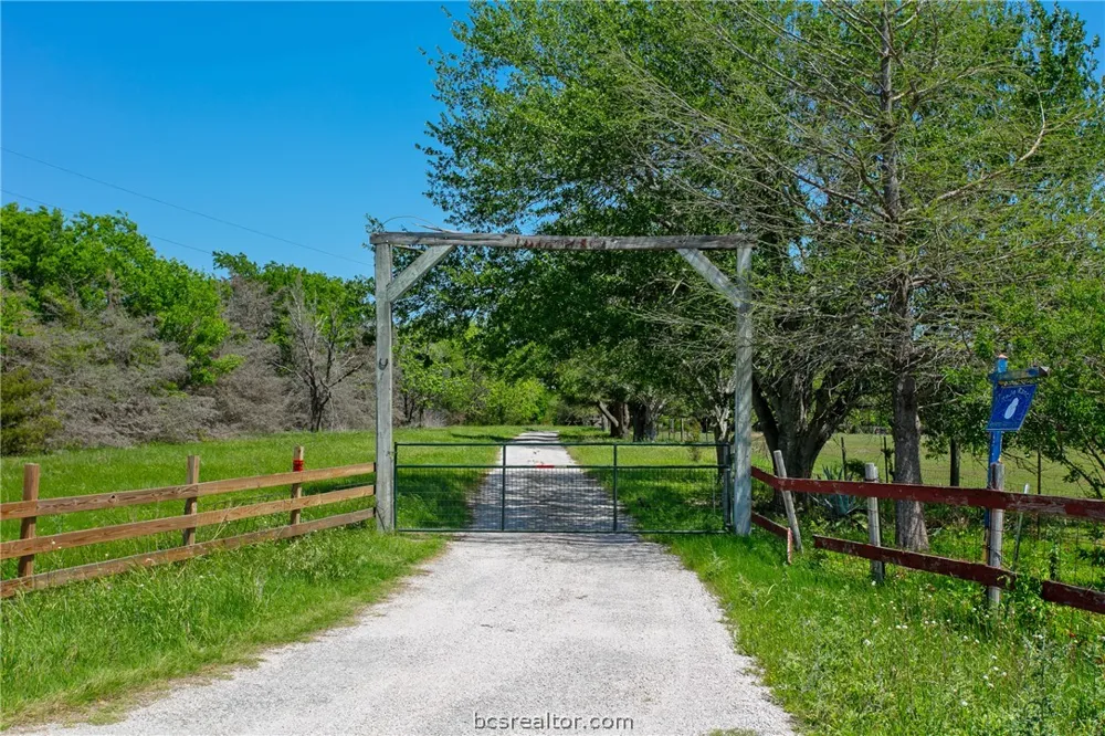 305 County Road 108 Caldwell, TX 77836