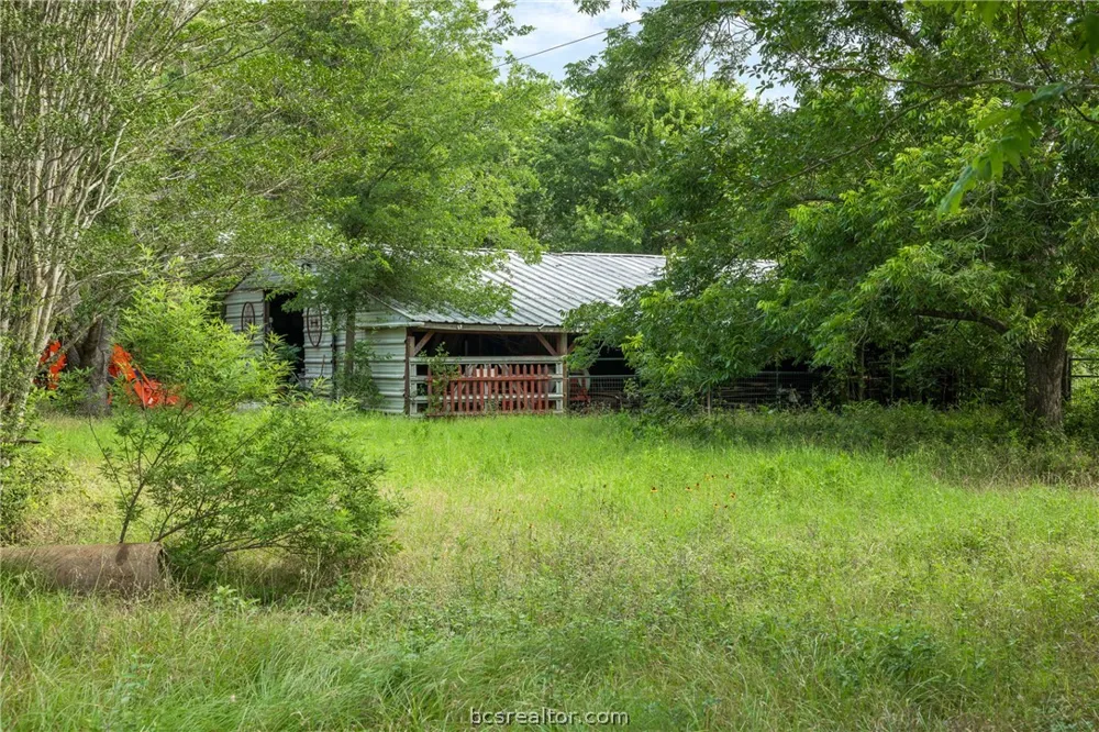 305 County Road 108 Caldwell, TX 77836