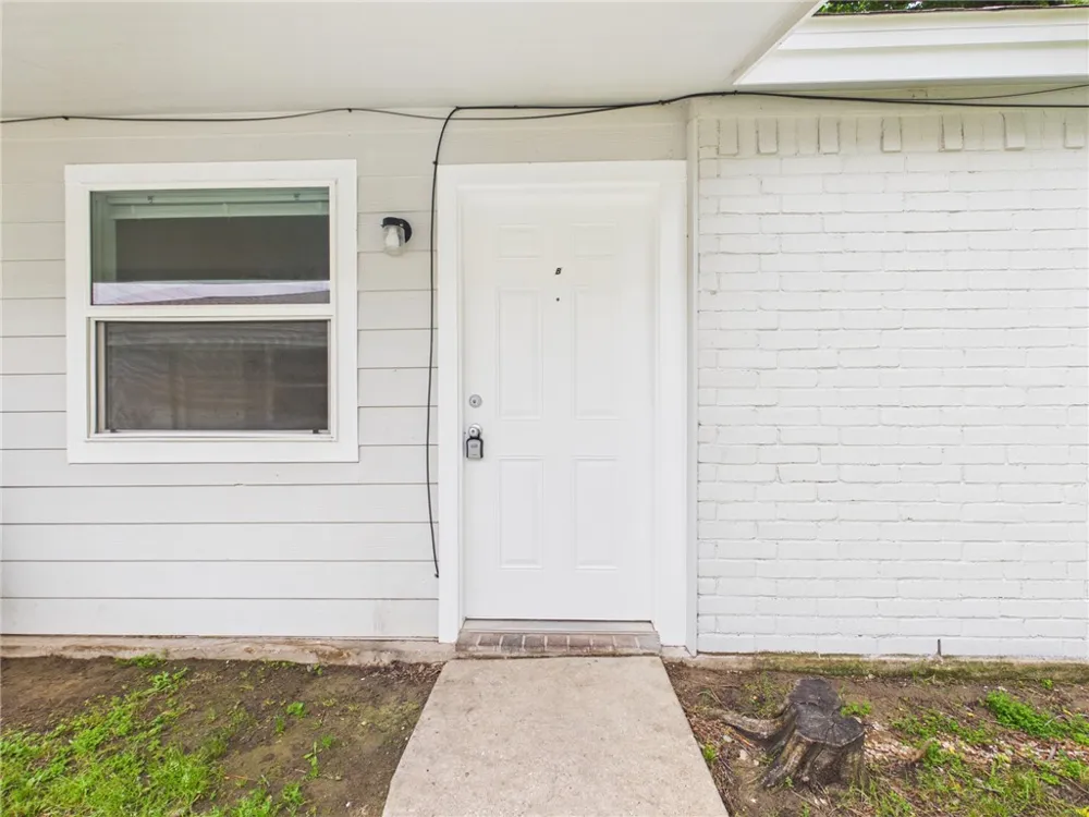 1906 Finfeather Road #B Bryan, TX 77801