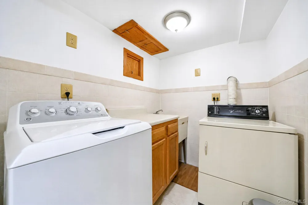 2444 Ericsson Street East Elmhurst, NY 11369