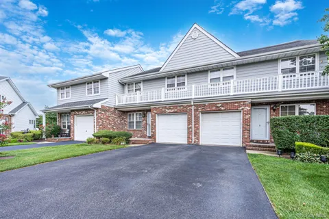 11 Broadlawn Drive