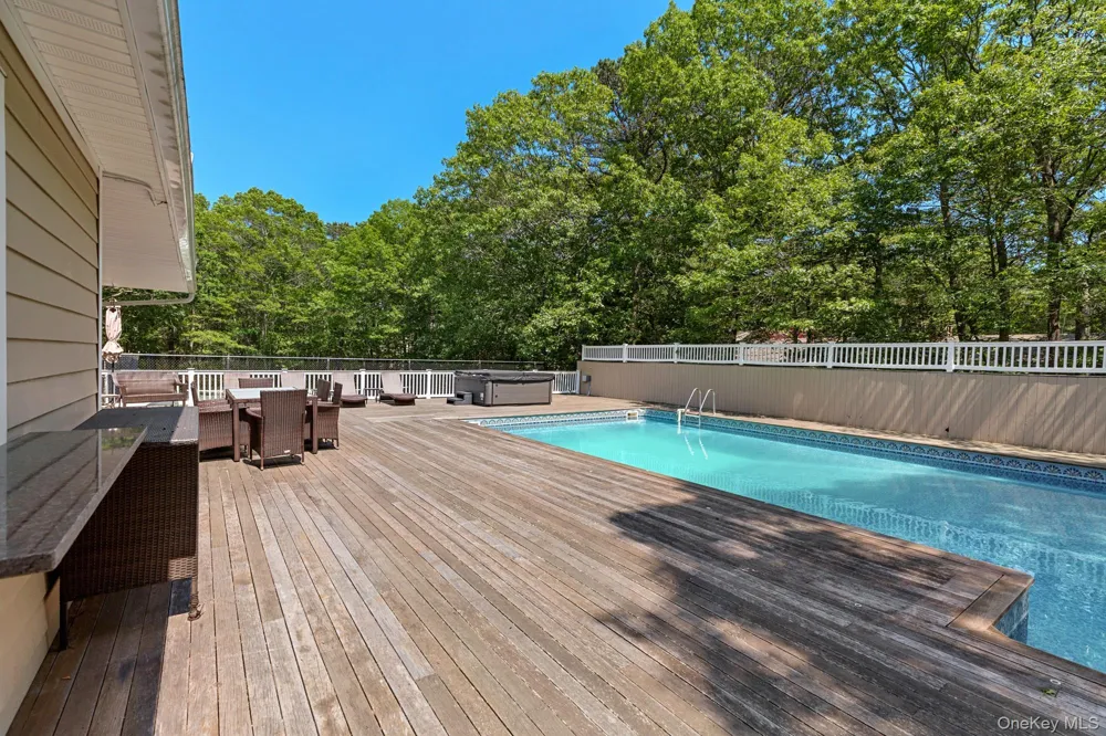 60 Quogue Riverhead Road Quogue, NY 11959