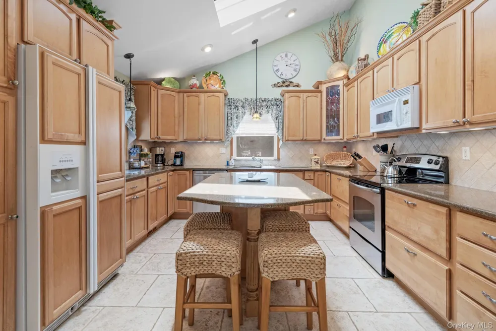 60 Quogue Riverhead Road Quogue, NY 11959