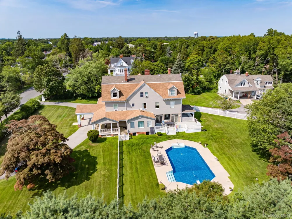 45 S Penataquit Avenue Bay Shore, NY 11706