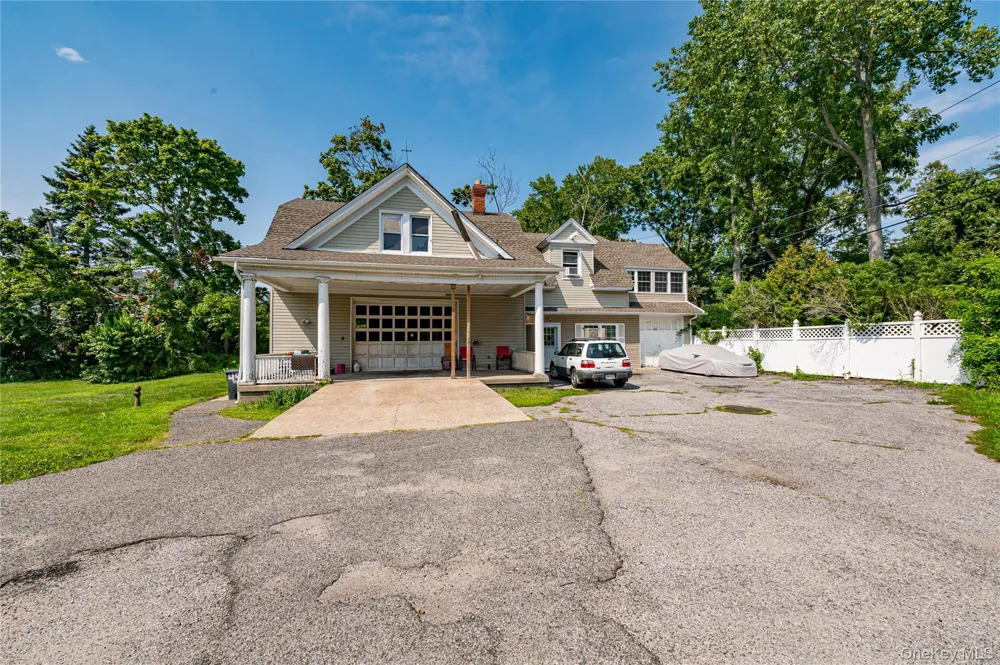 45 S Penataquit Avenue Bay Shore, NY 11706
