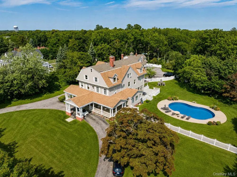 45 S Penataquit Avenue Bay Shore, NY 11706