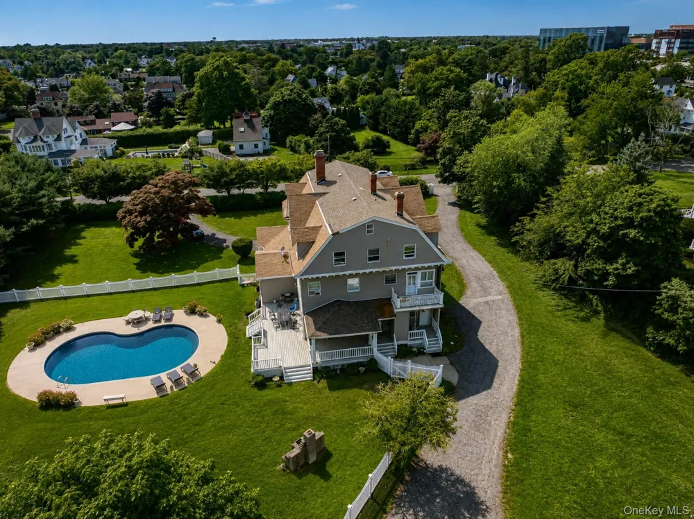 45 S Penataquit Avenue Bay Shore, NY 11706